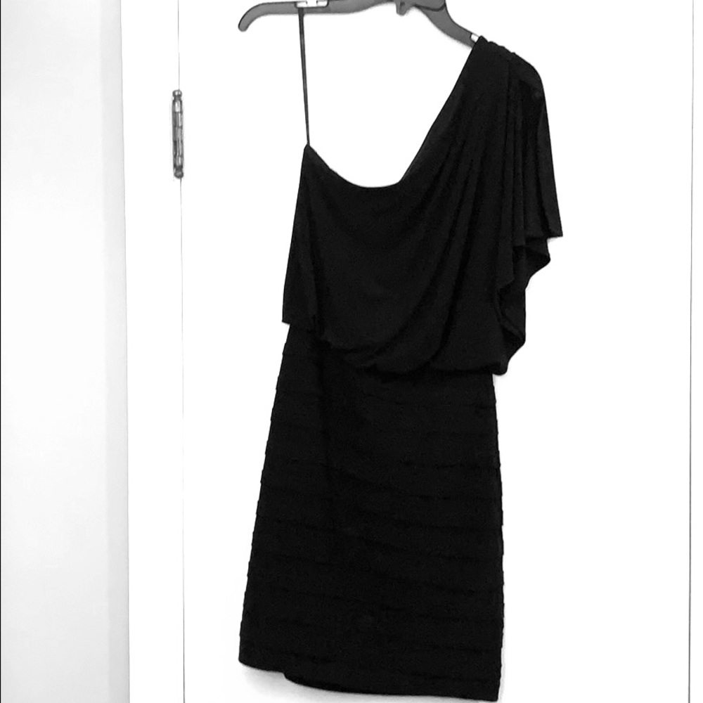 Perfect mini black dress!